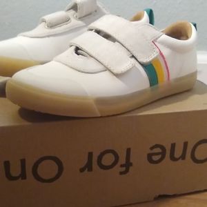 Tom's girls sneakers 2.5 brand new